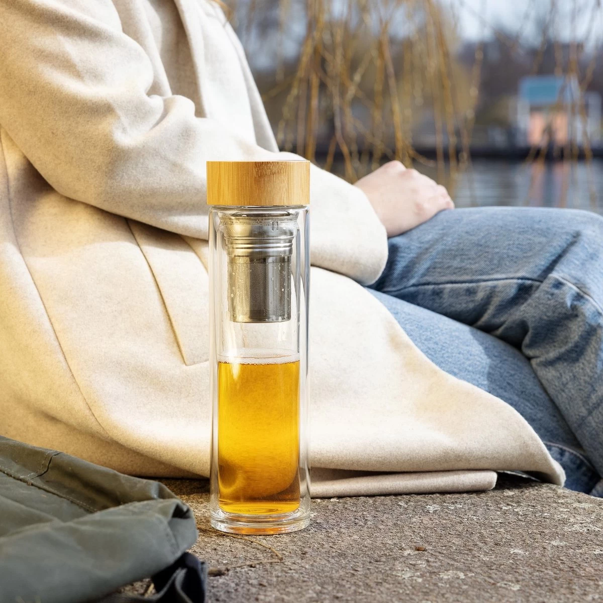 Navaris Glazen Theefles Met Filter - 500 Ml - Waterfles Van Glas - Dubbelwandige Drinkfles - Fles Met Bamboe Dop, Thee Infuser En Hoes - Afbeelding 4