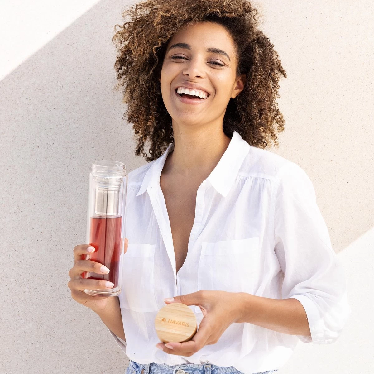 Navaris Glazen Theefles Met Filter - 500 Ml - Waterfles Van Glas - Dubbelwandige Drinkfles - Fles Met Bamboe Dop, Thee Infuser En Hoes - Afbeelding 8