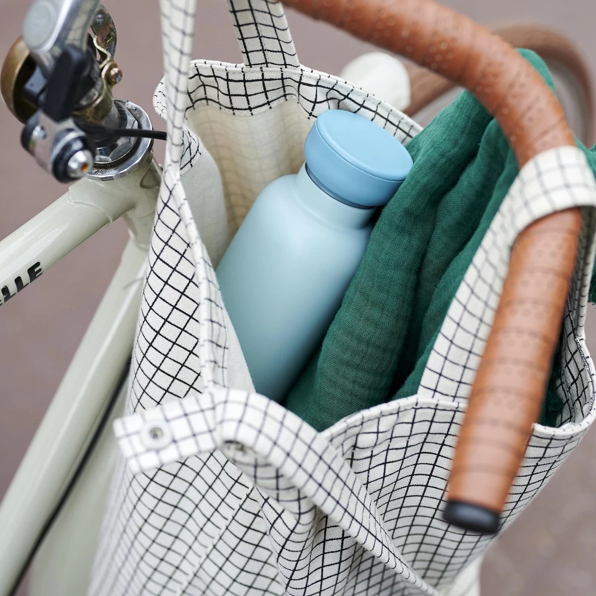 Mepal – Isoleerfles Ellipse 350 Ml – Houdt Je Drankje 9 Uur Warm En 12 Uur Koud – Natural Brushed – Geschikt Voor Bruiswater – Thermosfles – Lekdicht - Afbeelding 5