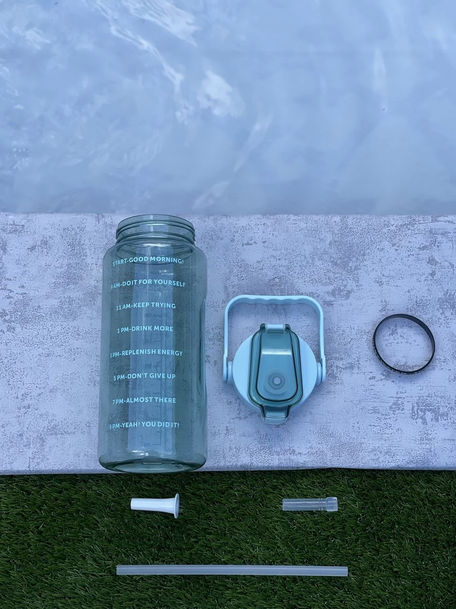 Merkloos 2 Liter Waterfles Groen Transparant - Gratis Armband - Grote Waterfles - Motivatie Fles - Bidon - Twee Liter Waterfles - Sportfles - Waterkan - Gallon - 2 Liter Bottle - Drinkfles - Schenkfles - Groen Transparant - Zwart Armbandje - Afbeelding 3